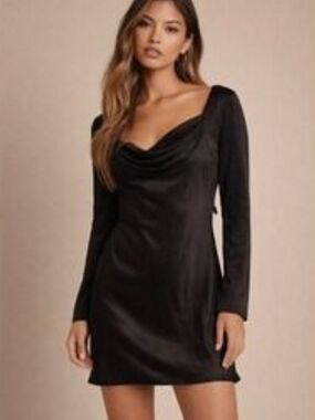 Short-sleeve dress with satin links and drawstring — Carina by ASTR The Label,